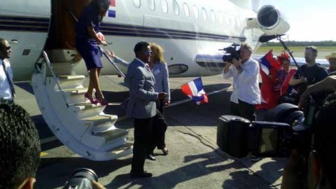 El vuelo llegó con retraso al Aeropuerto Internacional de Las Américas.