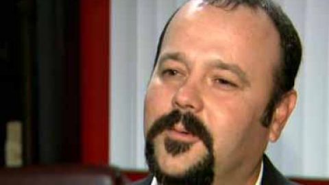 Tras verse en los videos de cámaras de vigilancia del negocio, los señalados decidieron acudir a las autoridades.