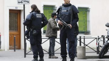 Las autoridades francesas manejaron al mismo tiempo dos crisis con rehenes, luego del ataque contra la revista Charlie Hebdo.