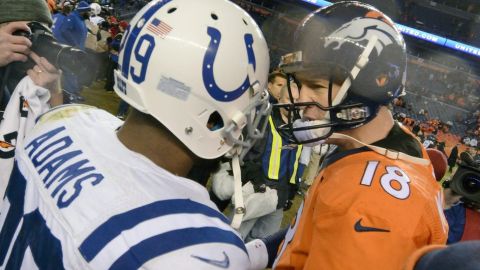Peyton Manning (der.) pudo haber tenido su adiós a la NFL, o al menos a la ciudad de Denver, tras la derrota contra los Colts.