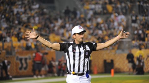 Steratore es referee de la NFL desde 2006.