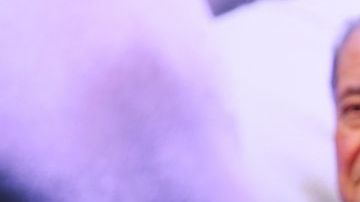 “Quiero algo de movimiento aquí, trayendo a Mayweather a la mesa para que podamos ir y firmar todo y tener a las cadenas de televisión (HBO y Showtime) juntas y terminar esto”, dijo Arum (i).