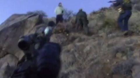 Una cámara en un casco registró el momento.