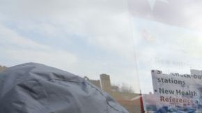 El jueves seguían las filas en la biblioteca de la sucursal de Jamaica.