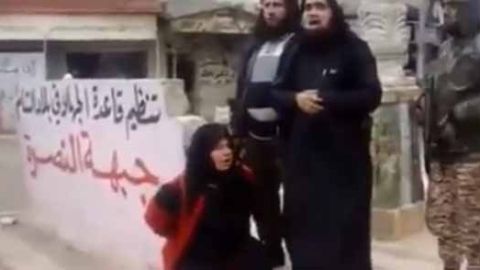 El video pudo haber sido grabado en Ma'arrat al-Numan, en la zona noroeste de la ciudad de Idlib.