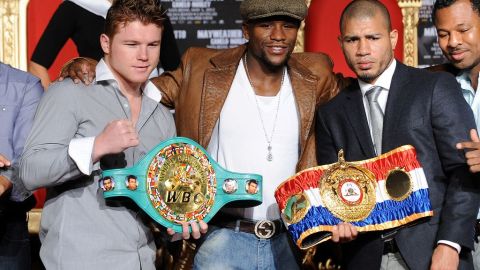 El posible rival de 'Canelo' sería Tomithy Bradley, según Bob Arum.