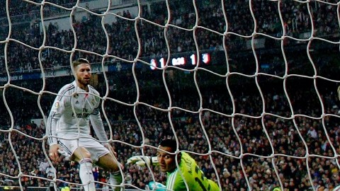 Fernando Torres cerró la eliminatoria con este gol, después de hacer pasar de largo a Pepe y rematar pegado al palo derecho de Keylor Navas.