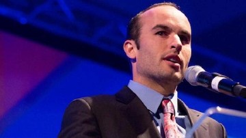 Landon Donovan habla en el draft de la MLS.