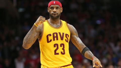 LeBron rompió la marca de Kobe por más de un año de diferencia.