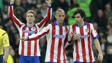 Fernando Torres (izq.)  busca cerrar una semana fantástica tras su actuación de ensueño ante Real Madrid en la Copa del Rey .