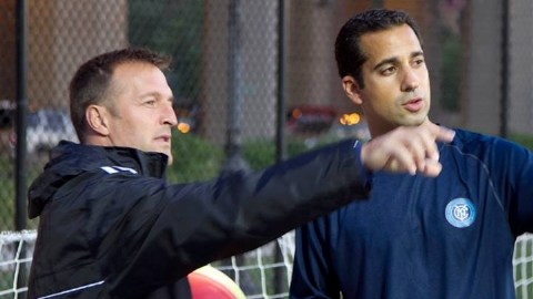 Rodrigo Marion junto al entrenador Jason Kreis, del New York City FC.