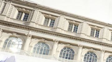 Manifestantes contra Airbnb afuera del Concejo Municipal, 2015