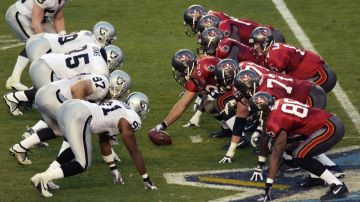 Brad Johnson, quarterback de los Buccaneers, durante el Super Bowl XXXVII contra los Raiders, para el cual, dijo, "arregló" los balones.