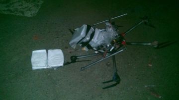 El dron cayó en el estacionamiento de un supermercado en Tijuana, Baja California.