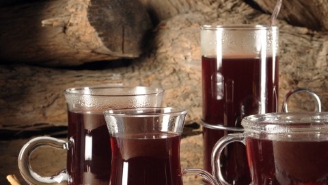 El vino caliente es una deliciosa forma de combatir el frío.