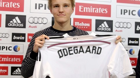 Martin Odegaard, nuevo centrocampista del Real Madrid, en su presentación de ayer con el club.