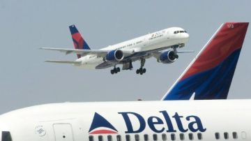 Un avión de Delta Air Lines jet despega del aeropuerto Hartsfield-Jackson International de Atlanta.