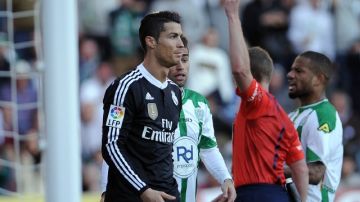 Cristiano Ronaldo jugó un mal partido y recibió la tarjeta roja directa tras una patada sobre el brasileño Edimar.