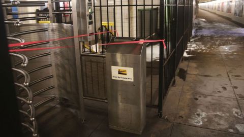 El metro fue cerrado por toda una noche.