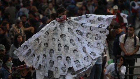 La fiscalía afirmó que los 43 estudiantes fueron asesinados y calcinados.