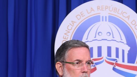 Roberto Rodríguez, Simón Lizardo y Magín Díaz durante la conferencia de prensa.