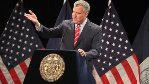 El alcalde De Blasio habló por casi hora y media.