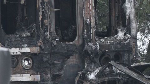 El auto se incendió inmediatamente tras el impacto.