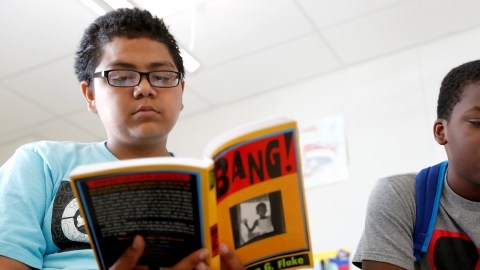 Los jóvenes con menos recursos económicos suelen tener más masa corporal.