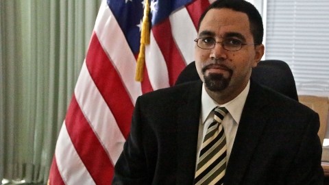 John King logró sobreponerse a muchas adversidades y ahora quiere guiar a la niñez y juventud de EEUU.