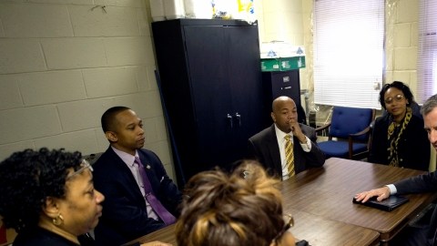 El nuevo líder de la Asamblea estatal, Carl Heastie, y el alcalde Bill de Blasio.