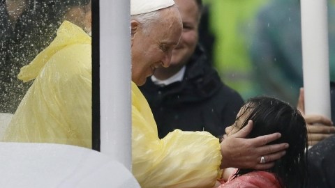 Francisco durante visita a Manila