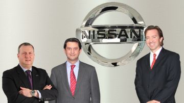 Ken Ramírez, José Muñoz y José Luis Valls, altos ejecutivos de Nissan.
