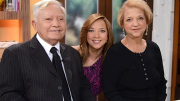 Adamari junto a su madre, Vidalina Torres Montalvo, y su padre, Luis López Rosario.