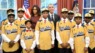 El equipo de la Liga Jackie Robinson West ganó mucha notoriedad y fue recibido en noviembre de 2014 por el Presidente Obama y su esposa Michelle.
