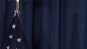 El marco del discurso - ambientado con la bandera boricua y la música de Héctor Lavoe - parecía más el de un lanzamiento de campaña.