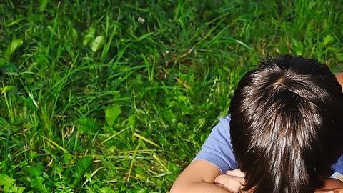 Numerosos estudios comprobaron que los niños educados sin religión muestran los mismos sentimientos de compasión y empatía, y  tienen tantos valores morales y éticos,como aquellos con una afiliación religiosa.