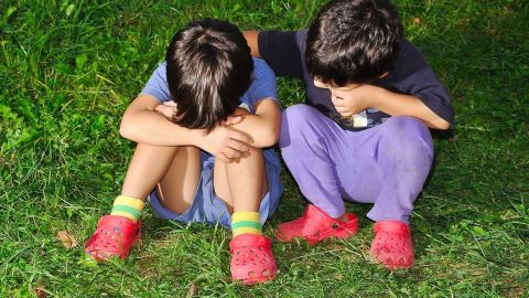 Numerosos estudios comprobaron que los niños educados sin religión muestran los mismos sentimientos de compasión y empatía, y tienen tantos valores morales y éticos,como aquellos con una afiliación religiosa.
