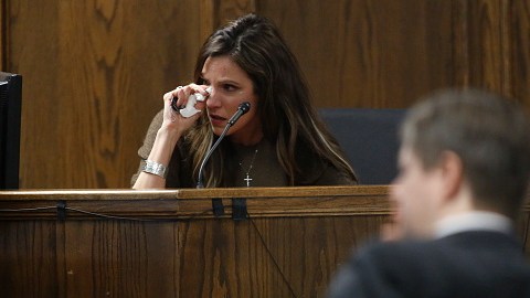 Taya Kyle no pudo evitar las lágrimas  en el jucio por el asesinato de su esposo.