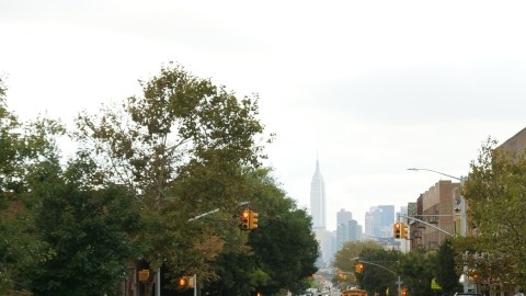 Sunny Side, en el condado de Queens, con Manhattan al fondo