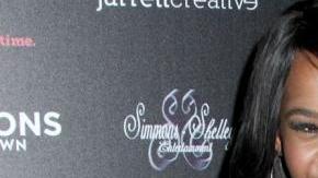 La joven de 21 años permanece en estado de coma inducido.