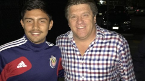 Daniel junto al DT del Tri, Miguel Herrera.