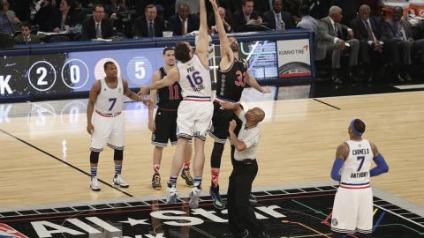 Pau Gasol le gana el salto a Marc Gasol en el Juego de las Estrellas de la NBA 2015.