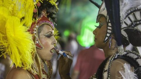 La fiesta de Brasil es manchada por la violencia.