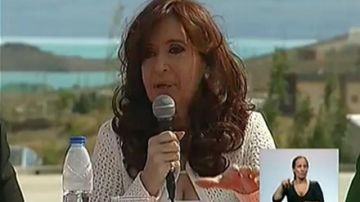 La presidenta de Argentina, Cristina Fernández, habló ayer durante  un acto público, en la localidad sureña de El Calafate,  pero no se refirió a la denuncia en su contra.