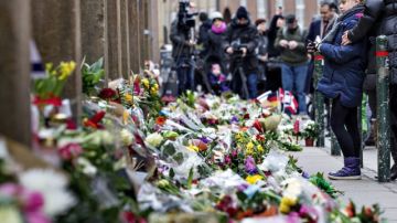 Flores y velas como homenaje a las víctimas de los atentados  en Copenhague.