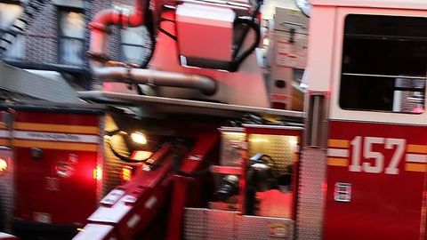Tres bomberos también resultaron heridos.