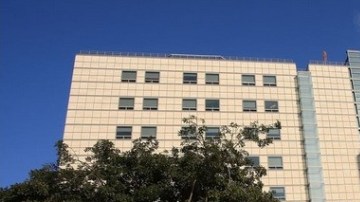 El potencial contagio ocurrió “durante procedimientos complejos que tuvieron lugar entre octubre de 2014 y enero de 2015”.