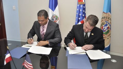 Firma del pacto entre ambas naciones.