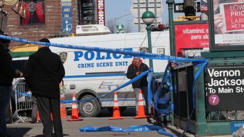 El suceso ocurrió en el Vernon Boulevard alrededor de las 2:30 a.m.