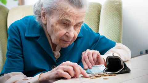 Son muchas las abuelas que, después de una vida de trabajo, reciben una jubilación que apenas les alcanza para sobrevivir.